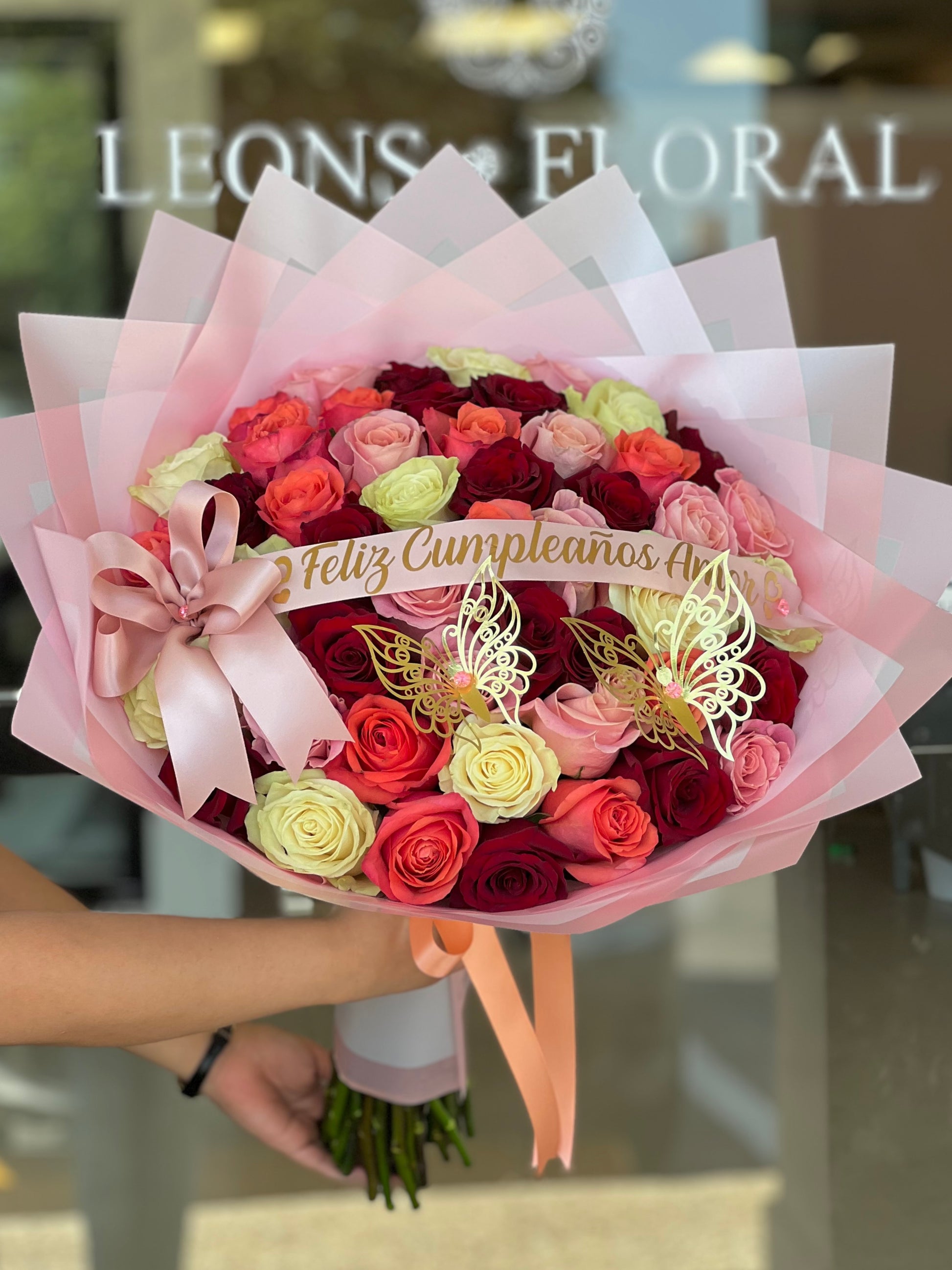 044 - Luxurious 50 Roses Bouquet - Ramo Buchon de 50 Rosas - Love Flowers  Miami