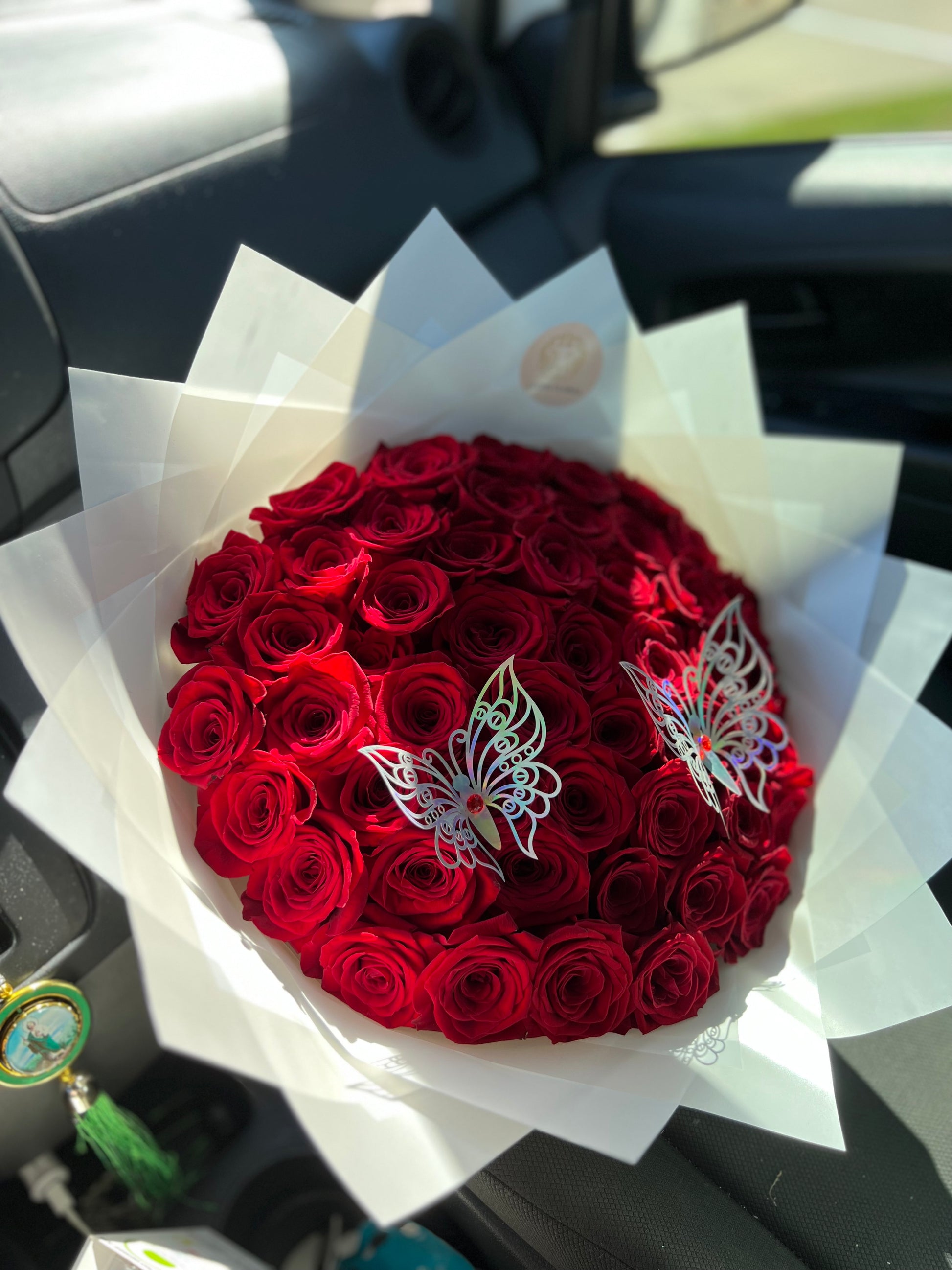 BD001 Stunning and Luxurious Red Roses Bouquet - Ramo Buchon de Rosas Rojas  - Love Flowers Miami